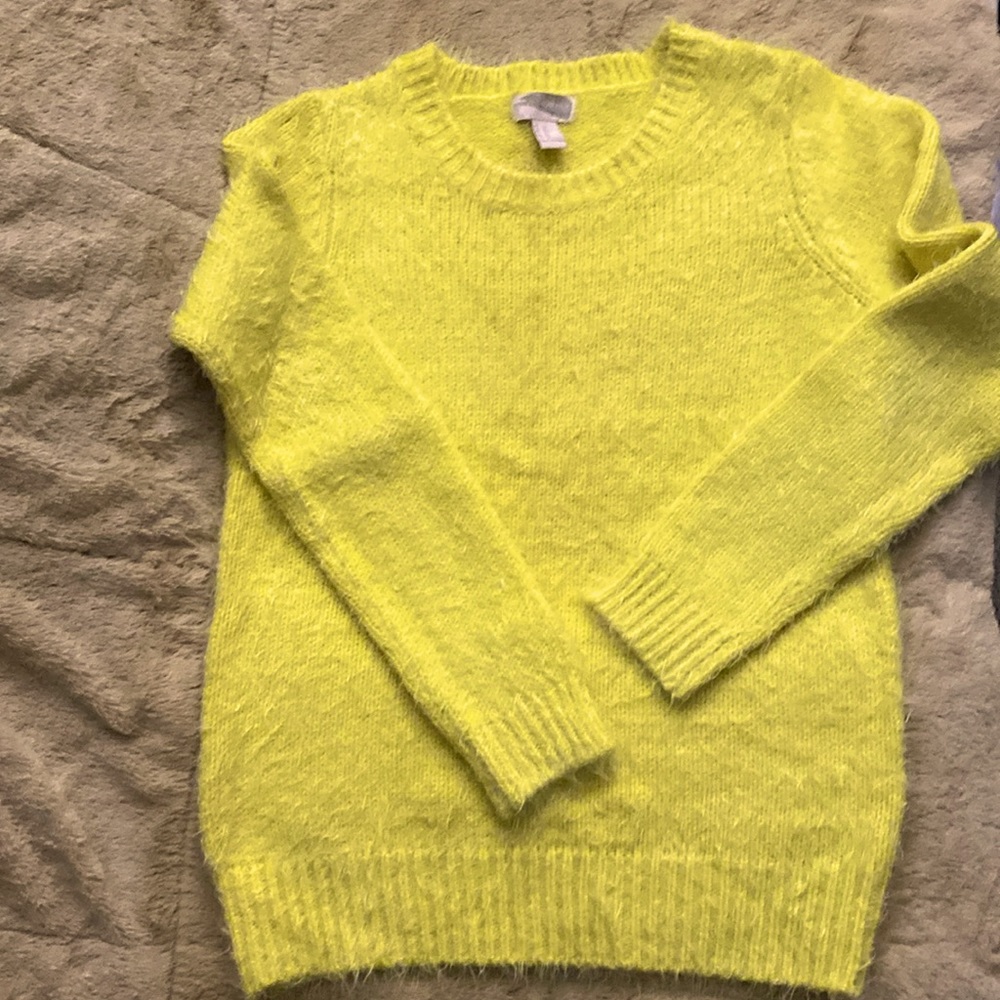 💛 Cozy Sweater - Picture 2 of 6